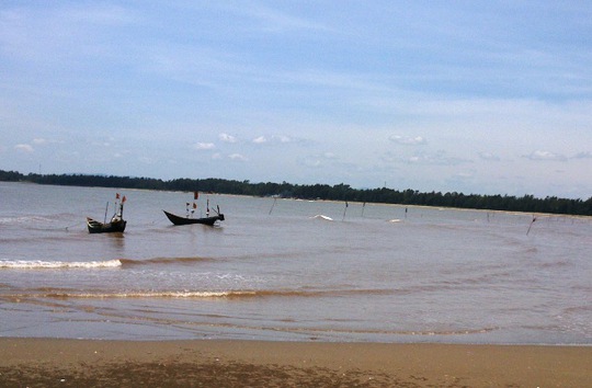 
Khu vực biển xã Quảng Vinh, nơi xảy ra sự việc nữ sinh 14 tuổi chết đuối khi tắm biển
