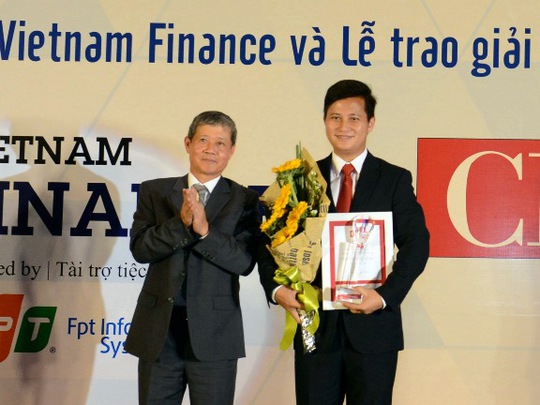 Phó Tổng Giám đốc VietinBank Trần Công Quỳnh Lân nhận giải Lãnh đạo CNTT Đông Nam Á tiêu biểu.