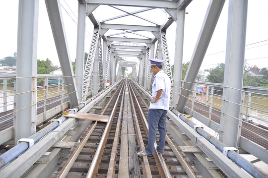 Cầu Ghềnh, cầu đường sắt qua sông Đồng Nai nơi xảy ra vụ việc
