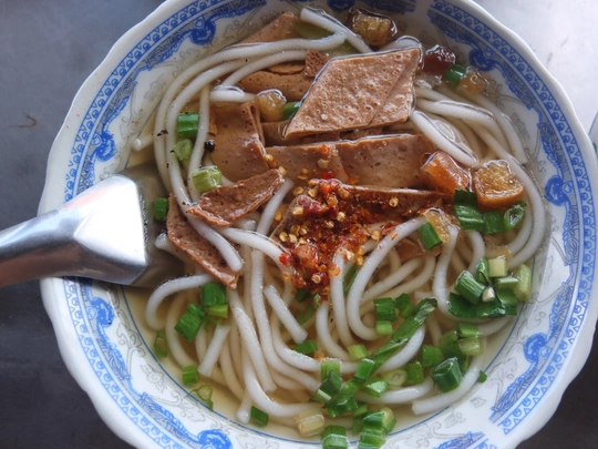 Tô bánh canh giá 3.000 đồng ở Hòa Thành - Tây Ninh