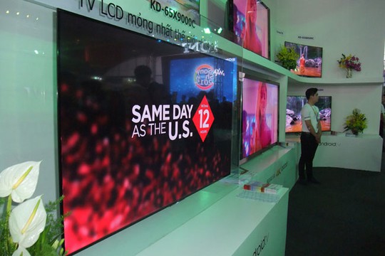
Chiếc TV mỏng nhất thế giới chỉ 4,9mm cũng có mặt tại triển lãm năm nay.
