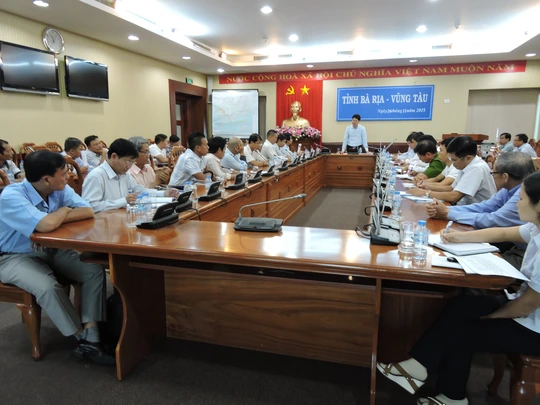 
Ông Nguyễn Thanh Tịnh - Phó chủ tịch tỉnh Bà Rịa - Vũng Tàu làm việc với các doanh nghiệp xả thải
