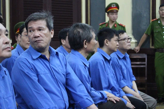 
Bị cáo Dương Thanh Cường bị đề nghị mức án chung thân (thứ 2 từ trái sang)
