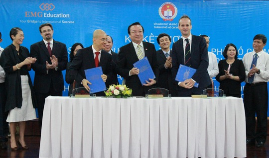 Lễ k&yacute; thỏa thuận hợp t&aacute;c giữa Sở GD-ĐT TP HCM, EMG Education v&agrave; Pearson Education Limited nhằm đưa chuẩn khảo th&iacute; Edexcel đ&aacute;nh gi&aacute; đầu ra chương tr&igrave;nh t&iacute;ch hợp