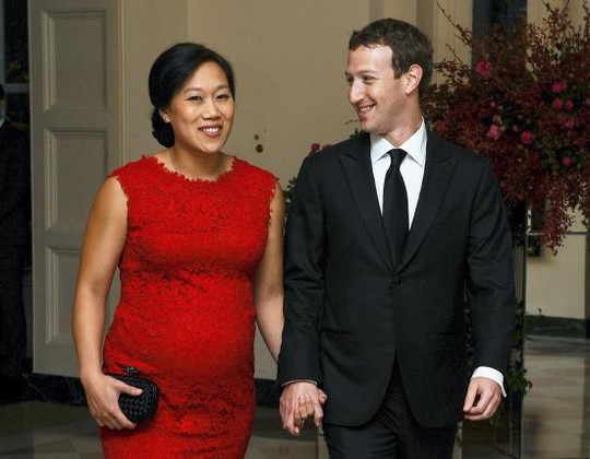 Vợ chồng Zuckerberg dự tiệc ở Nhà Trắng hồi tháng 9-2015. Ảnh: Reuters