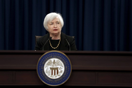
Bà Janet Yellen tại cuộc họp báo sau khi FED quyết định giữ nguyên lãi suất. Ảnh: Reuters
