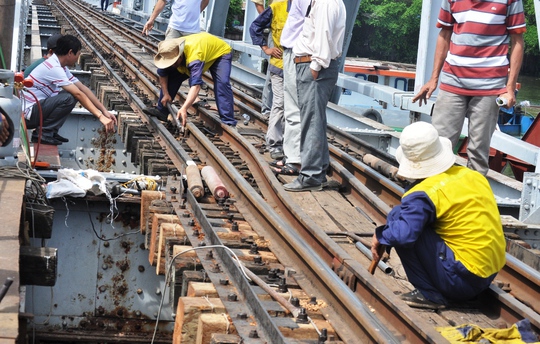 Ghi nhận đến gần trưa cùng ngày, việc xử lý sự cố vẫn đang được khẩn trương khắc phục