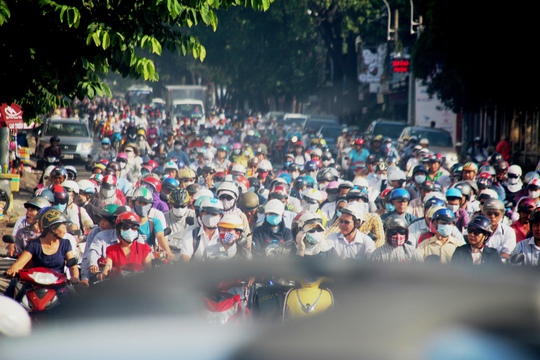 
Đến khoảng 8 giờ, đường Nguyễn Thái Sơn rơi vào cảnh ùn tắc kinh hoàng
