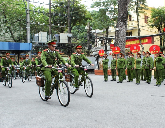 
Cảnh sát khu vực thuộc Công an Hải Phòng xuống phố làm nhiệm vụ với xe đạp chuyên dụng
