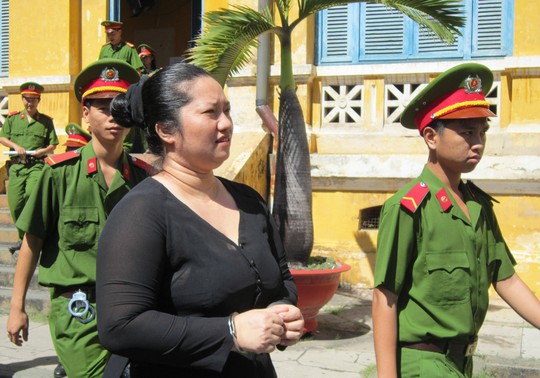 Sau khi lãnh án tử, Lê Thị Hường lãnh thêm 5 năm tù về tội Xâm phạm thi thể