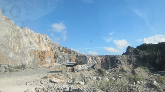 Mỏ đá Lèn Na, nơi xảy ra vụ tai nạn lao động khiến một công nhân tử vong