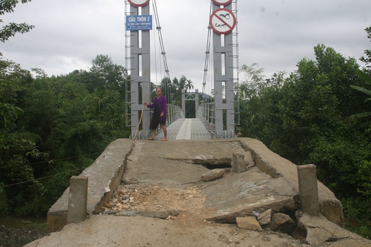 
Cầu treo thôn 2 trước và sau khi được sửa chữa
