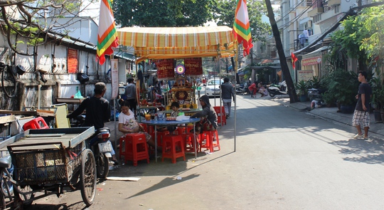 Khung cảnh tang tóc sau vụ án.