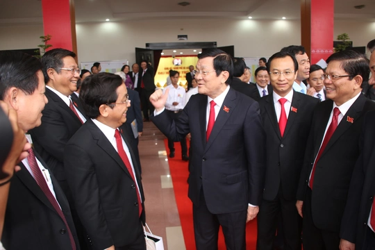 Ông Nguyễn Xuân Anh, tân Bí thư Thành ủy Đà Nẵng (người thứ 2 từ bên phải) tại Đại hội Đảng bộ thành phố.