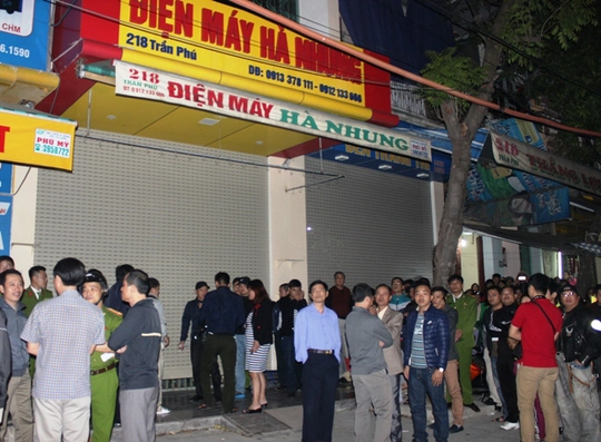 
Ngôi nhà làm cửa hàng điện máy Hà Nhung có 4 người chết bên trong
