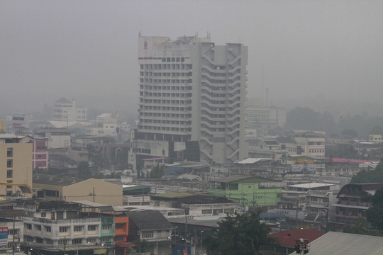 Quận Muang thuộc thành phố Yala ở tỉnh Yala-Thái Lan chìm trong khói mù. Ảnh: REUTERS