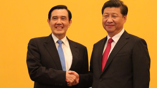 
Chủ tịch Trung Quốc Tập Cận Bình (phải) đã bắt tay lãnh đạo Đài Loan Mã Anh Cửu

ngày 7-11. Ảnh: THE STRAITS TIMES
