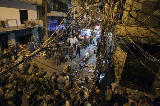 
Khung cảnh hỗn loạn tại nơi bị đánh bom ở Beirut - Lebannon. Ảnh: Reuters
