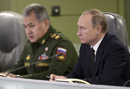 Ông Putin chủ trì một cuộc họp về hoạt động quân sự ở Syria. Ảnh: AP