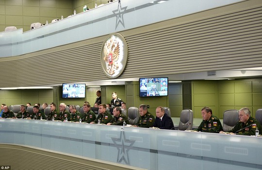 Các quan chức quân sự chủ chốt tham gia cuộc họp Ảnh: AP