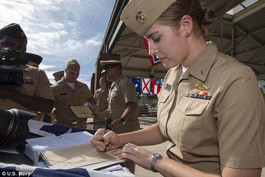 Một nữ quân nhân Mỹ Ảnh: US NAVY