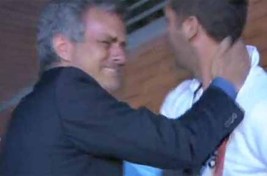 
HLV Mourinho từng khóc nức nở khi chia tay Inter Milan năm 2010
