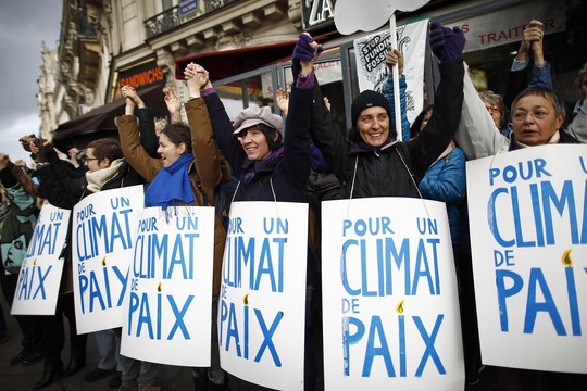 Một hoạt động của người dân thủ đô Paris - Pháp ngày 29-11 nhằm kêu gọi sự quan tâm đến vấn đề biến đổi khí hậuẢnh: Reuters