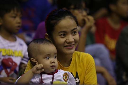 
Khán giả nhí cũng ủng hộ các tuyển thủ Việt Nam
