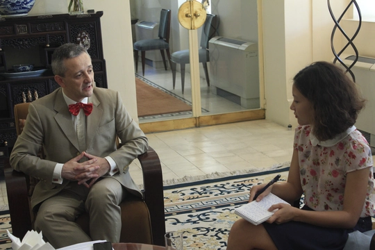 
Tổng lãnh sự Pháp tại TPHCM Emmanuel Ly-Batallan trả lời phỏng vấn Báo Người Lao Động
