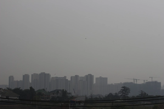 
Các công tình xây dựng ở Q.2, tình trạng mù khô, khói bụi ô nhiễm xảy ra nặng nề nhất.
