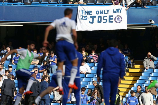 Không ai có thể biết rõ hơn các cầu thủ Chelsea về mối quan hệ với Mourinho