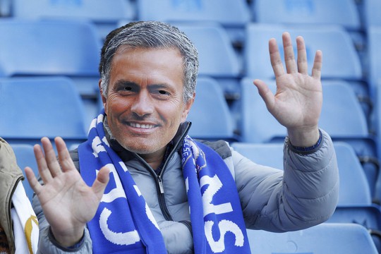 Một CĐV CHelsea vẫn ủng hộ ông Mourinho dù Chelsea đang lận đận cuối bảng xếp hạng
