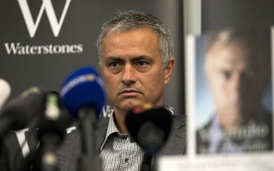 
HLV Mourinho trong buổi ra mắt quyển tự truyện của mình
