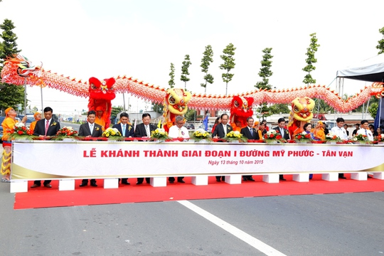 Cắt băng khánh thành thông xe 16 km thuộc giai đoạn 1, trong tổng số 26,5 km toàn tuyến