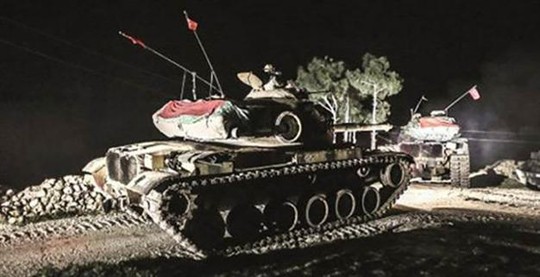 Xe tăng Thổ Nhĩ Kỳ được triển khai đến khu vực Bashiqa ở TP Mosul - Iraq . Ảnh: Hurriyet daily news