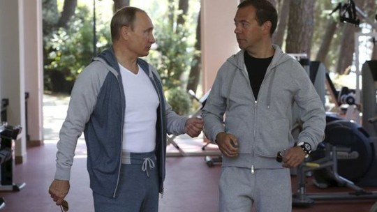 Tổng thống Nga Putin và Thủ tướng Medvedev có quan hệ thân thiết. Ảnh: Reuters