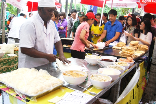 
Người Malaysia làm món Roti cực kỳ đẹp mắt
