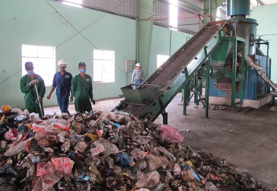 Nhà máy xử lý rác thải Cà Mau, nơi chị Mai nhặt được bóp vàng