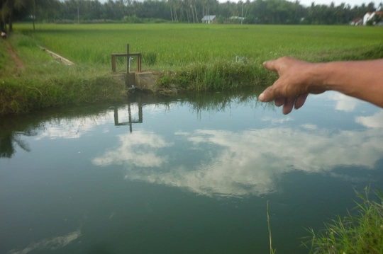 
Kênh mương thuỷ lợi-nơi người dân phát hiện thi thể Cao Duy Đông.
