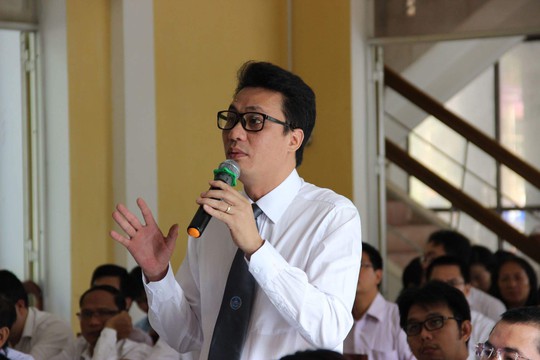 
Luật sư Nguyễn Văn Quynh đang bào chữa cho bị cáo Phượng
