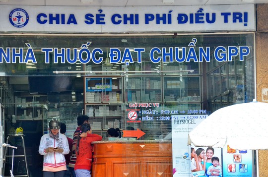 Người tiêu dùng chỉ nên mua thuốc tại nhà thuốc để tránh thuốc giảẢnh: Tấn Thạnh