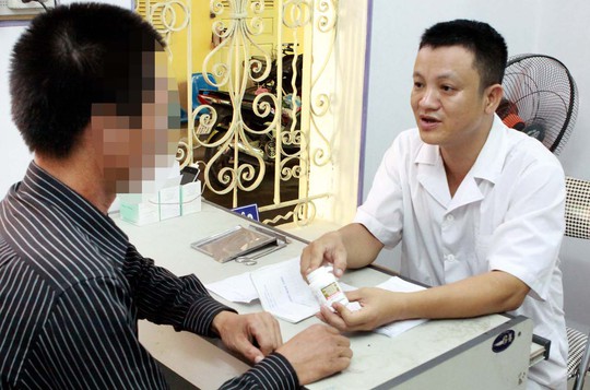 Phát thuốc ARV cho người nhiễm HIV tại TP Hải Phòng