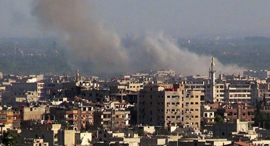 Khói bốc lên sau một vụ bắn đạn pháo ở Damascu. Ảnh: Sputnik