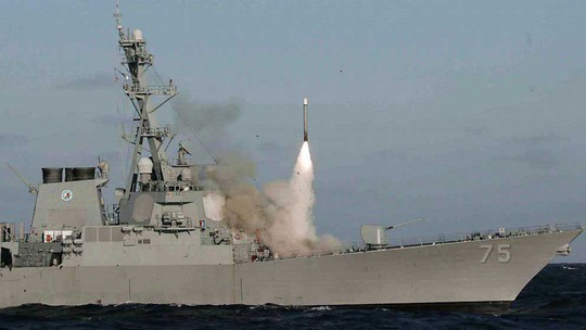 Tên lửa Tomahawk được bắn thử từ tàu USS Donald Cook ngoài khơi vịnh MexicoẢnh: NAVAIR.NAVY.MIL