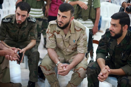 Zahran Alloush - chỉ huy phong trào Jaish al-Islam (giữa)Ảnh: REUTERS