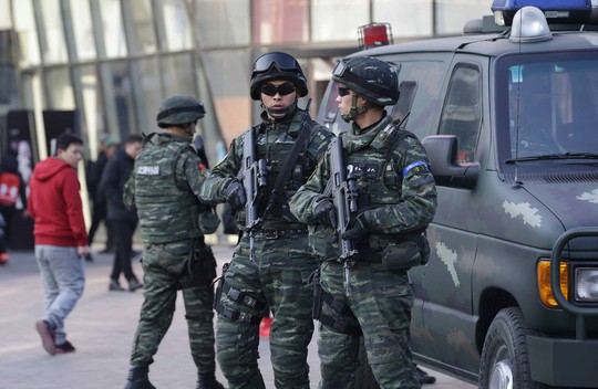 An ninh được thắt chặt tại khu mua sắm Tam Lý Đồn ở thủ đô Bắc Kinh - Trung Quốc sau khi xuất hiện cảnh báo về mối đe dọa khủng bốẢnh: Reuters