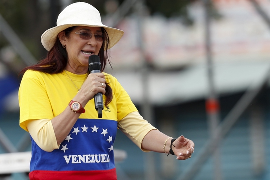 Bà Cilia Flores tại một cuộc vận động tranh cử ở thủ đô Caracas hôm 3-12 Ảnh: Reuters