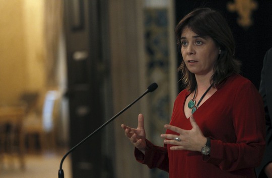 
Bà Catarina Martins phát biểu trước giới truyền thông ở thủ đô Lisbon – Bồ Đào Nha

hôm 20-10 Ảnh: Reuters
