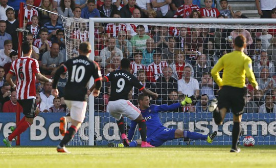 Martial trong pha lập công thứ nhì ở trận M.U thắng Southampton 3-1Ảnh: REUTERS