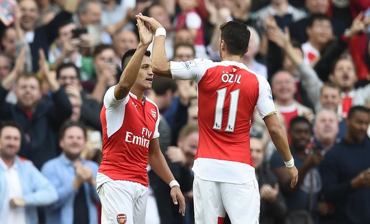 Phong độ ấn tượng của Sanchez (trái) và Ozil là niềm tin để Arsenal hy vọng giành trọn 3 điểm trước BayernẢnh: REUTERS